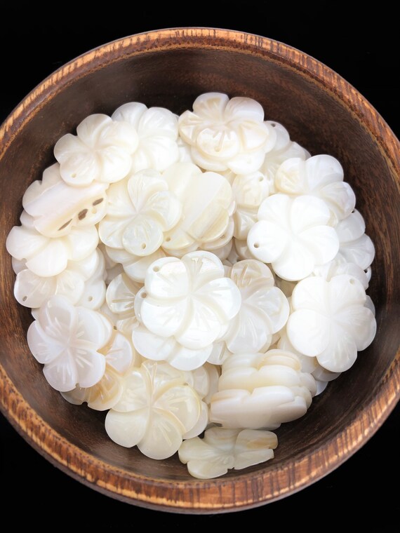 White South Sea Mother Of Pearl Flower Sku#M428
