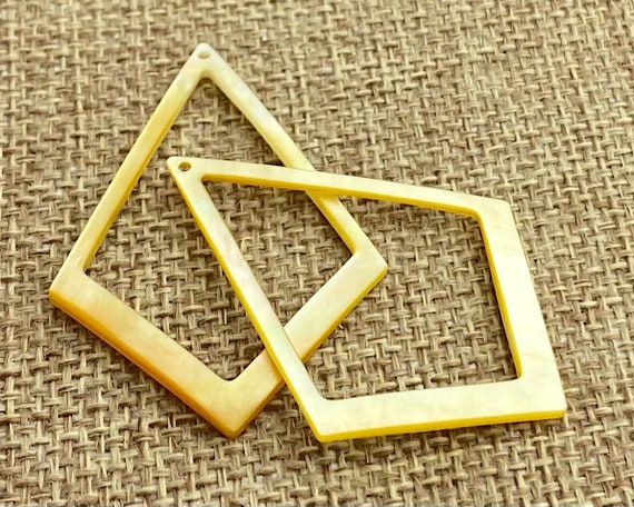 Mother of Pearl Charm Sku#M2513