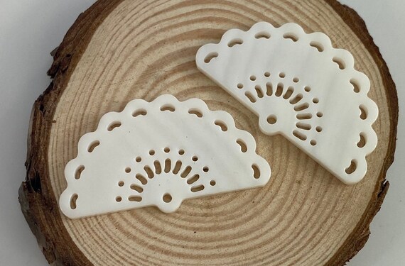 White Peacock Medium MOP M177
