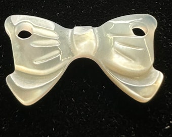 Bow tie mother of pearl