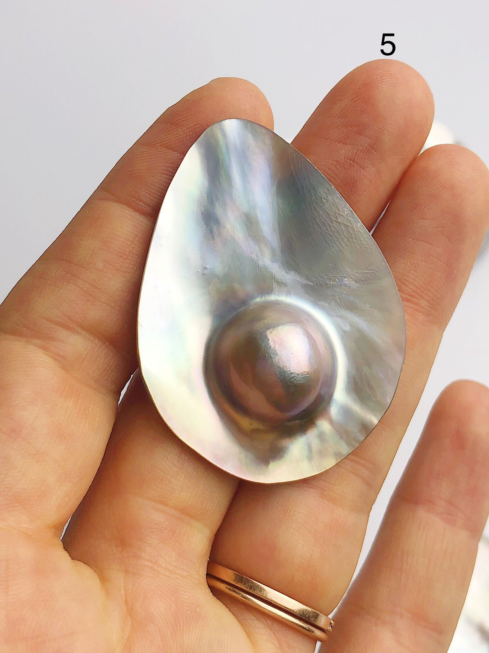 South Sea Mabe Pearls Natural Color (552 No. 19 )