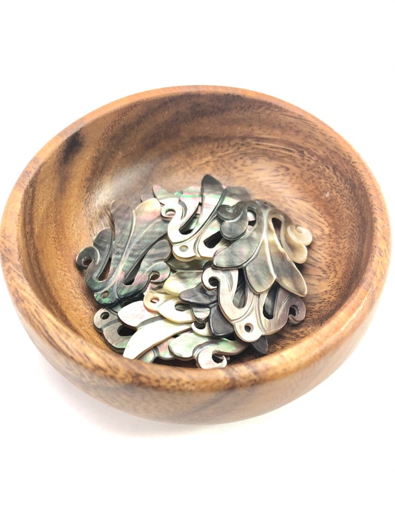 Black Tahitian Mother Of Pearl Fish Tail Sku#M357