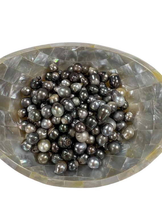 AA2 Tahitian Pearl drop assortment