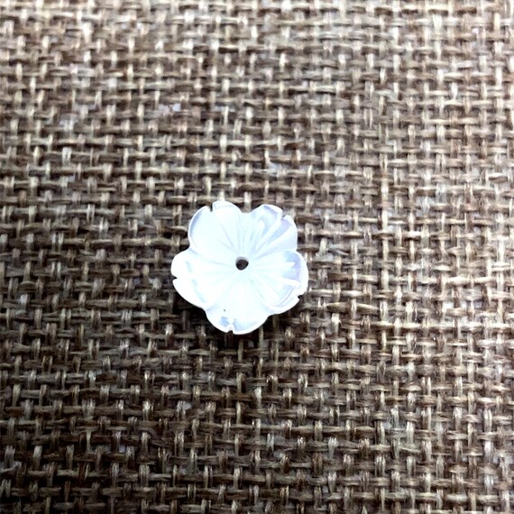 Mother of Pearl 12mm m4604