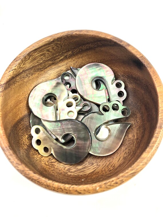 Black Tahitian Mother Of Pearl Fish Hook Sku#M351