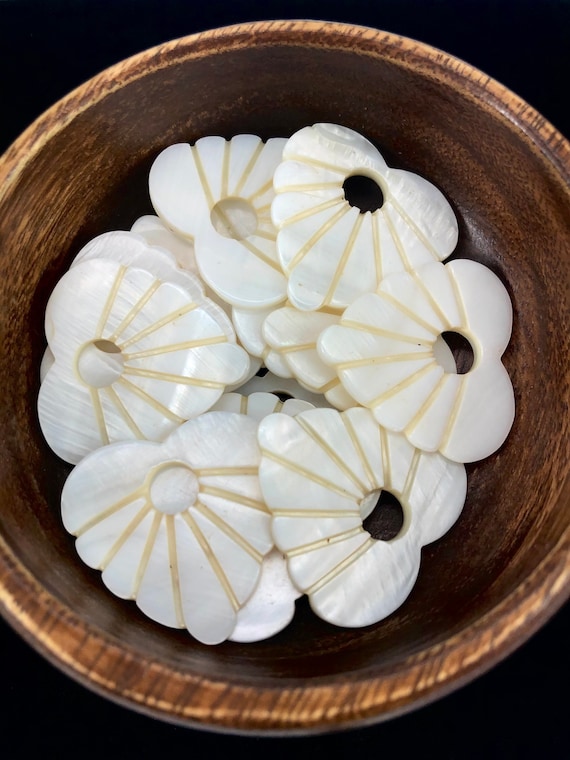 White South Sea Mother Of Pearl Heart Sku#M304