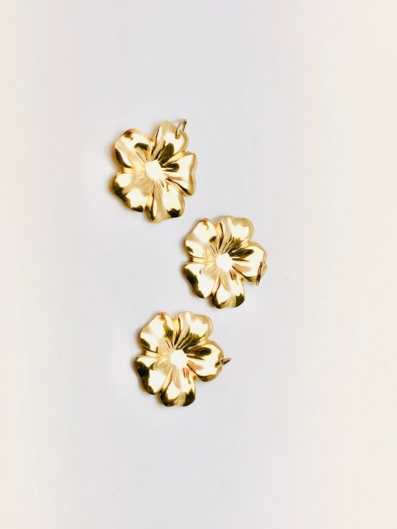 flower charm, 18.5mm width , sku #1429-C