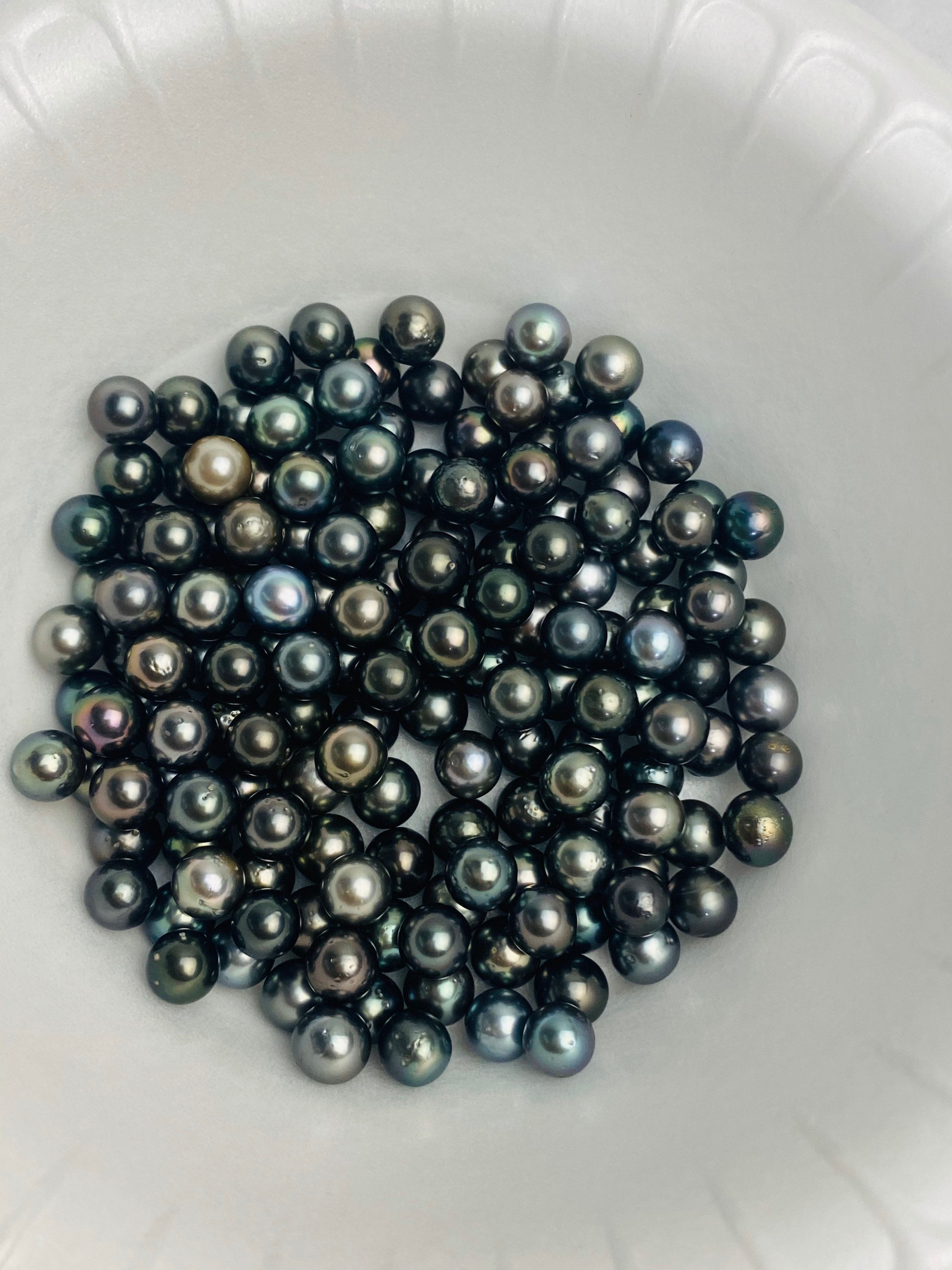 7mm Tahitian pearls, round near round, A quality 161