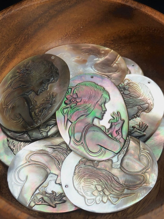 Black Tahitian Mother Of Pearl Girl Sku#M370