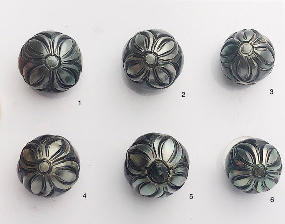 Perle De Tahiti De Tatouage De Fleur Sculptée 12 13mm 729