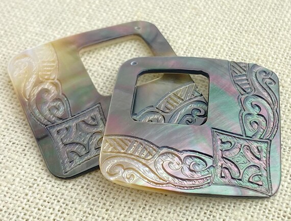 Carved Mother of Pearl Charm Sku#M2285