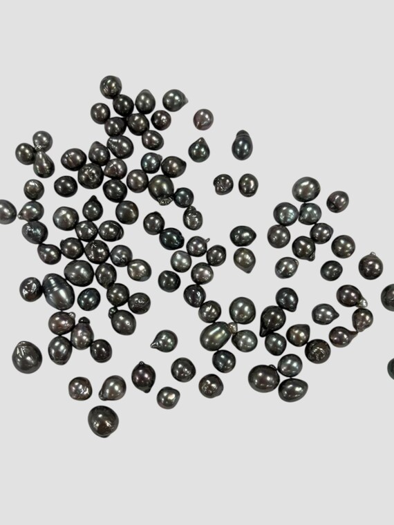 Baroqu Tahitian Pearl assortment, AA grade.