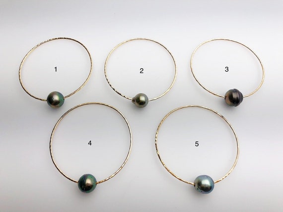 Single black deals pearl bracelet