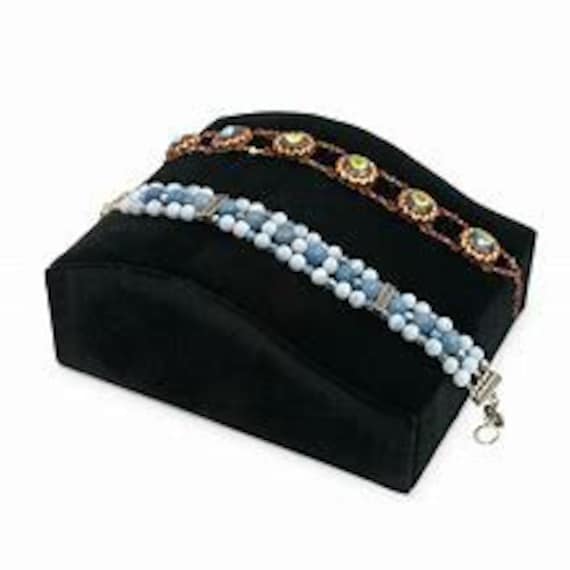 Contour Bracelet Display