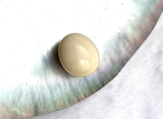 Natural Saltwater Melo Melo Pearl, GIA Certified. White pearl. Natural pearl.