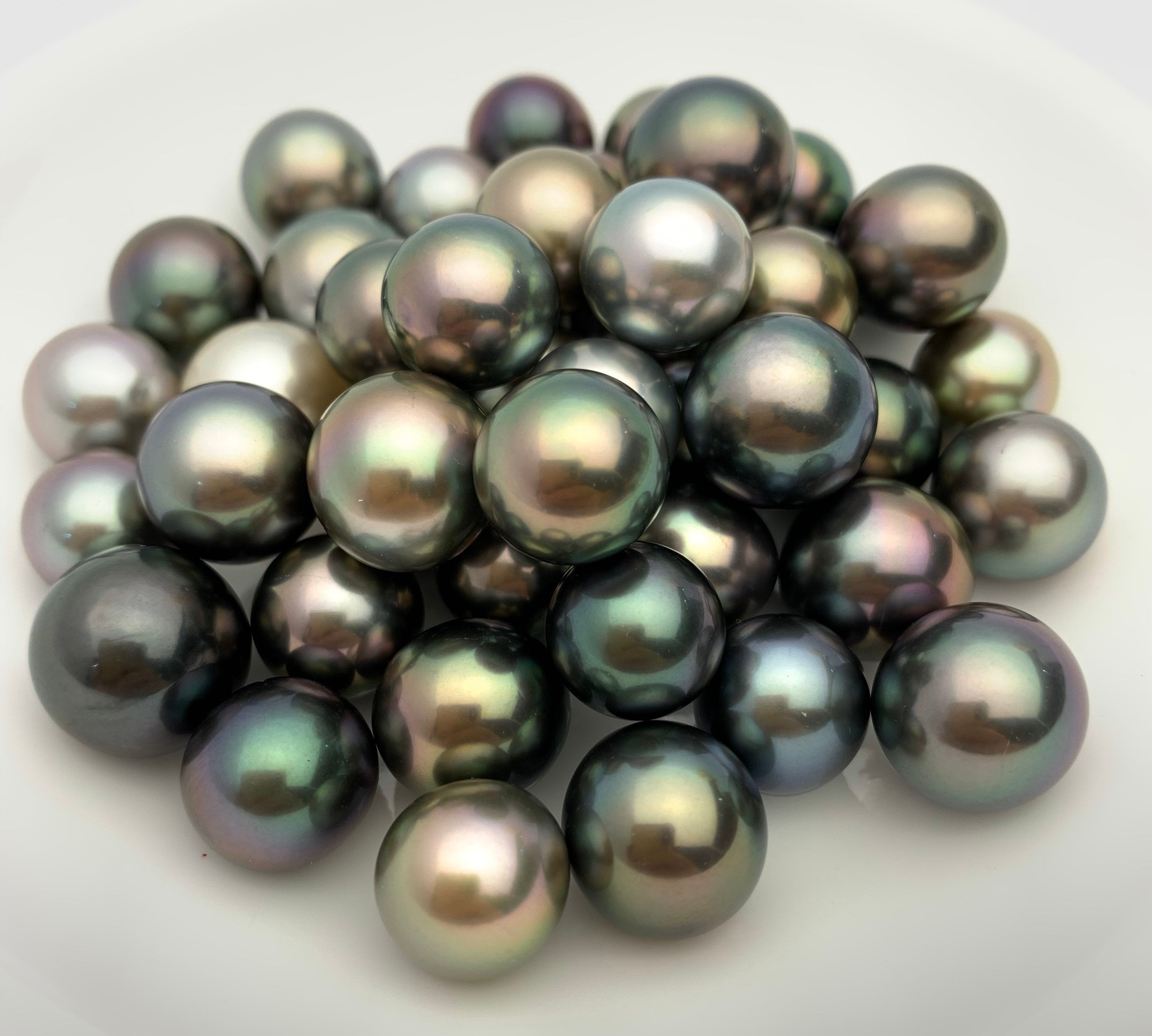 Tahitian Pearls AAA, Near round, Oval Shape in AAA Quality, 12-14mm ...