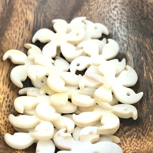 Mother Of Pearl Flower Sku#M373