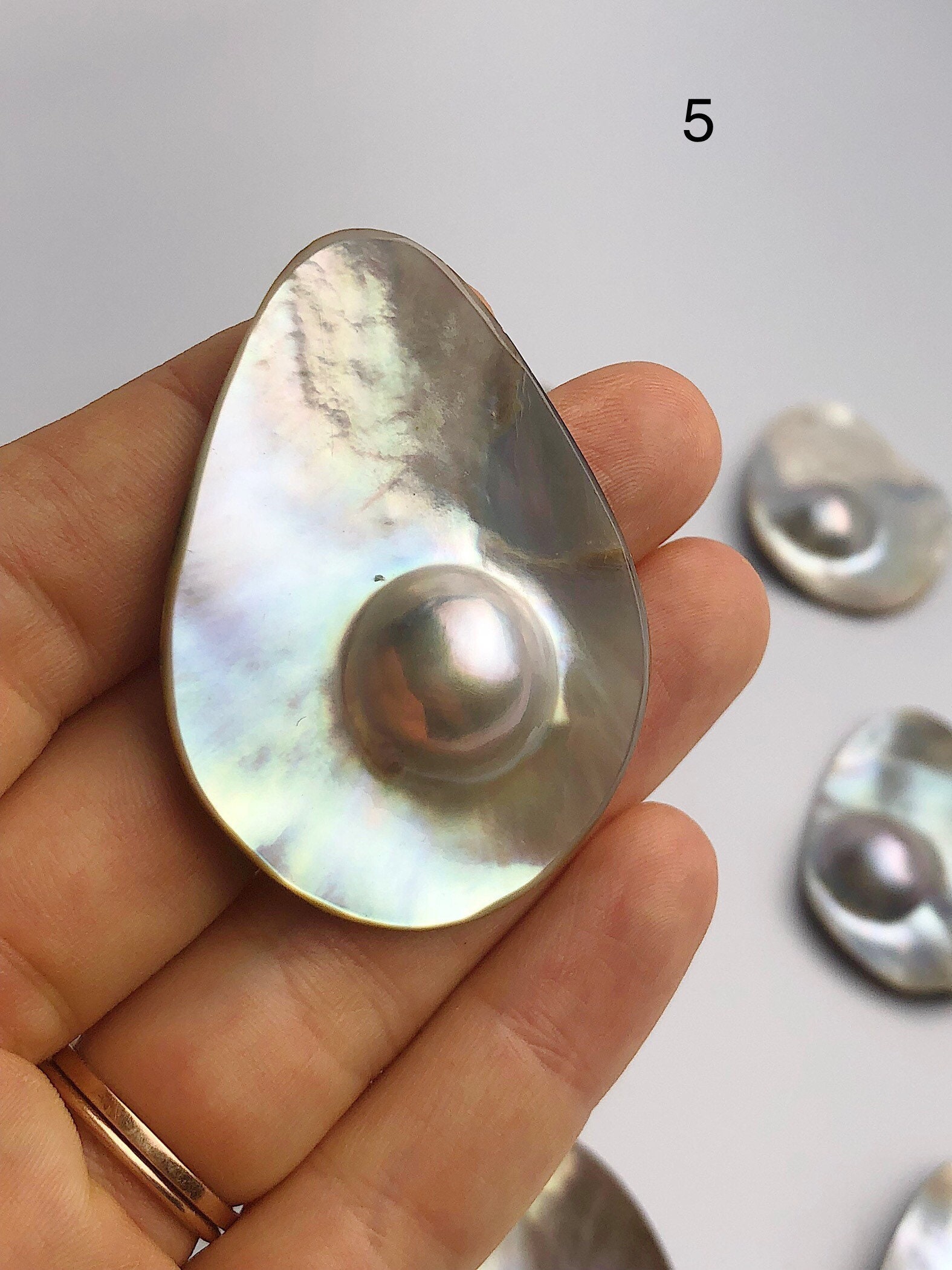 South Sea Mabe Pearls Natural Color (554 No. 19 )