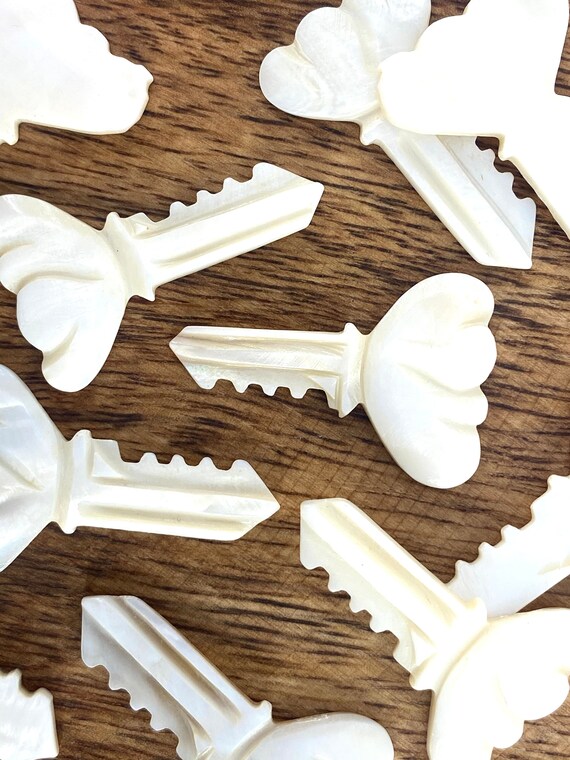 Mother Of Pearl Key Shell, Sku#M354