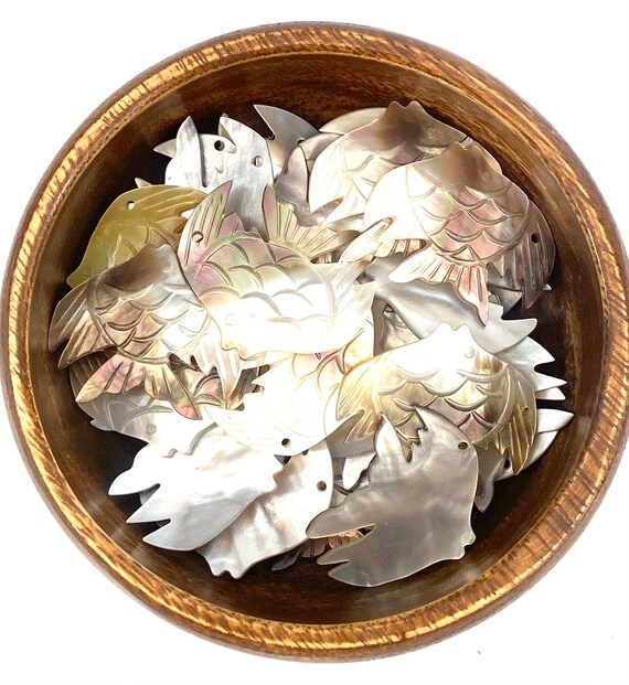 Tahitian Pearl Mother Of Pearl Fish Beads, Sku#M260