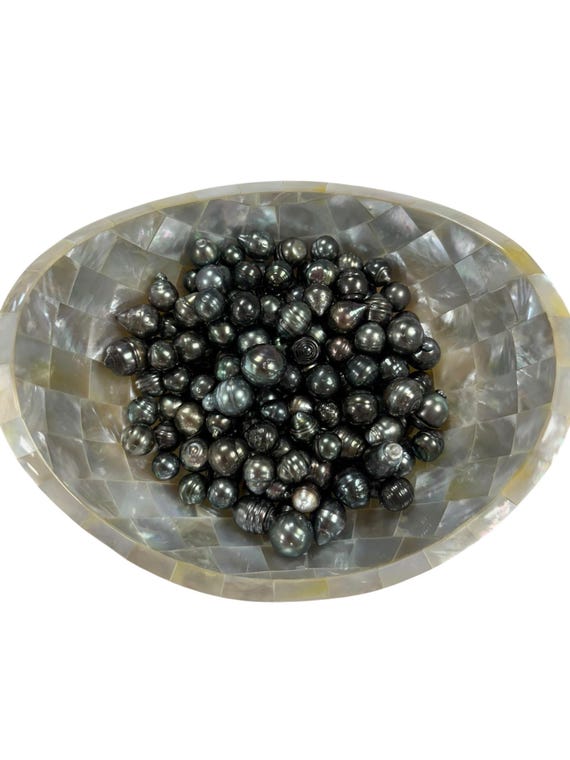 AA Arutua Tahitian Pearl assortment