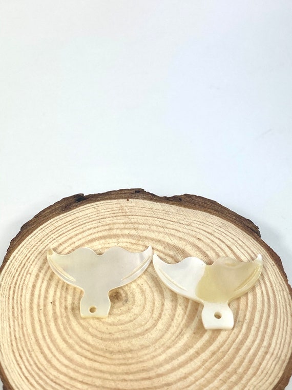 White Mother of Pearl Whale Tail M225