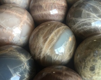 Esfera de piedra lunar, esfera grande de piedra lunar, luna llena, altar pagano, adivinación, rejilla de cristales, magia, ¡úsalo con el tarot!