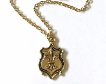 Złoty naszyjnik z tarczą, zawieszka medalionowa Fleur de Lis, biżuteria średniowieczna