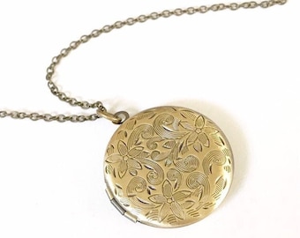 Circle Locket with Flower, Locket Pendant Necklace, Locket Necklace Mom, Memorial Jewelry, Keepsake Jewelry, Loss of Loved One Gift Sympathy