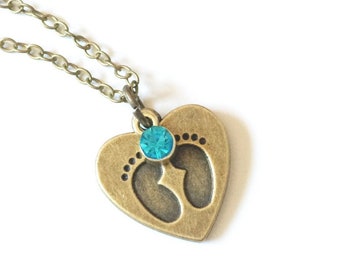Collar con forma de corazón y huella de bebé: recuerdo de latón conmemorativo y piedra de nacimiento