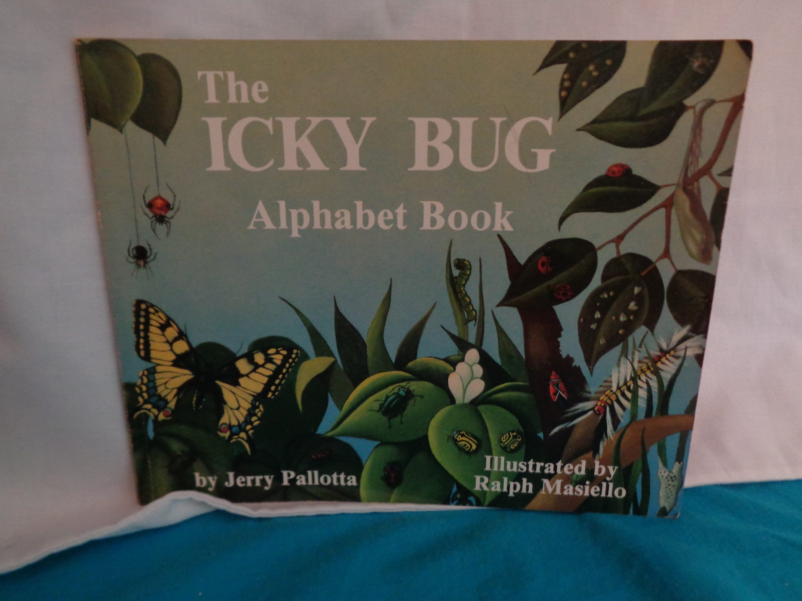 1986 the Icky Bug Alphabet Book by Jerry Pallotta - Etsy