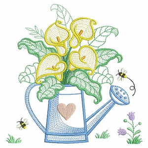Puede incluir: Una regadera azul con un dise&ntilde;o de coraz&oacute;n y un ramo de lirios amarillos. Dos abejas vuelan cerca de las flores.