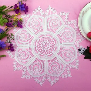 FSL Snowflake Doily Free Standing Lace Machine Diseños de bordado Descarga instantánea 5x5 aro 5 diseños APE3075