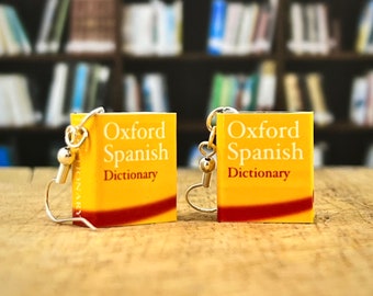 Boucles d&#39;oreilles livre dictionnaire espagnol (paire) | Un super cadeau pour les étudiants et les professeurs de langues par David Asch - Art et design