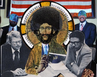 Puede incluir: Un collage de imágenes que presenta a un hombre con una gran afro que lleva una túnica dorada y azul, rodeado por un halo de vidriera. El hombre sostiene un libro en su mano izquierda. El fondo incluye una bandera estadounidense roja, blanca y azul, y tres hombres con traje. El texto "AT EY" es visible en la esquina superior derecha de la imagen.