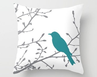 Almohada Bird on Branch - Decoración Teal - Almohada Teal - Almohada Bird - Decoración moderna para el hogar - By Aldari Home
