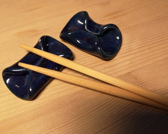 Rest chopsticks or cutlery. 2 piece set. Night blue. Ceramic