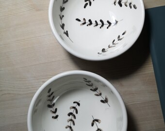 Ceramic bowl 12 cm diam. Black sprig