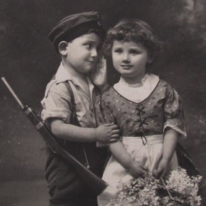 Wonderful old German postcard of a cute couple, 2 children telling each other little secrets, vintage postcard children, antique postcard