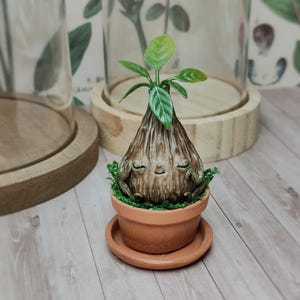 ポリマークレイの森の妖精の置物：鉢植えで眠る木の子