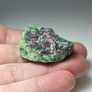 Cobble Ruby Dark Ruby red Corundum Crystal in Zoisite Cobble Fluorescent Red Ruby ...