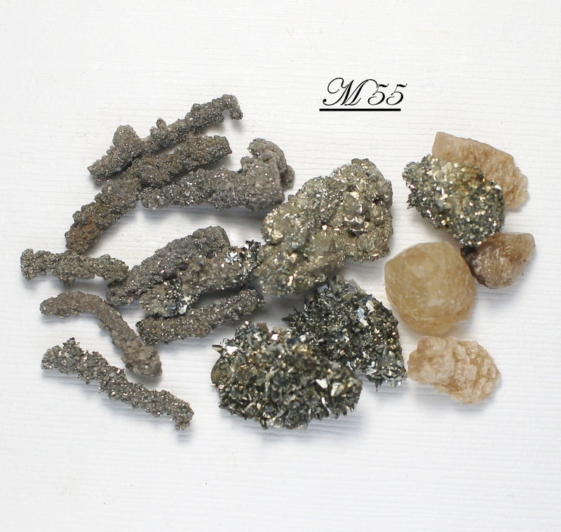 Cristaux de calcite rares avec pyrite/marcassite : carrière Rensselaer, Indiana