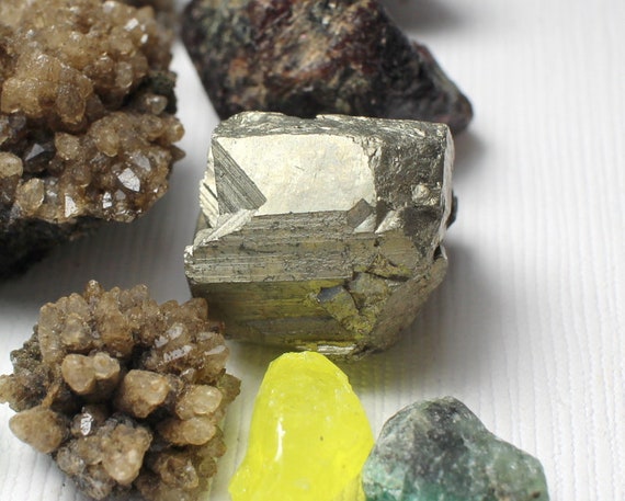Crystals - Assortment of Mineral Crystals - Color… - image 3