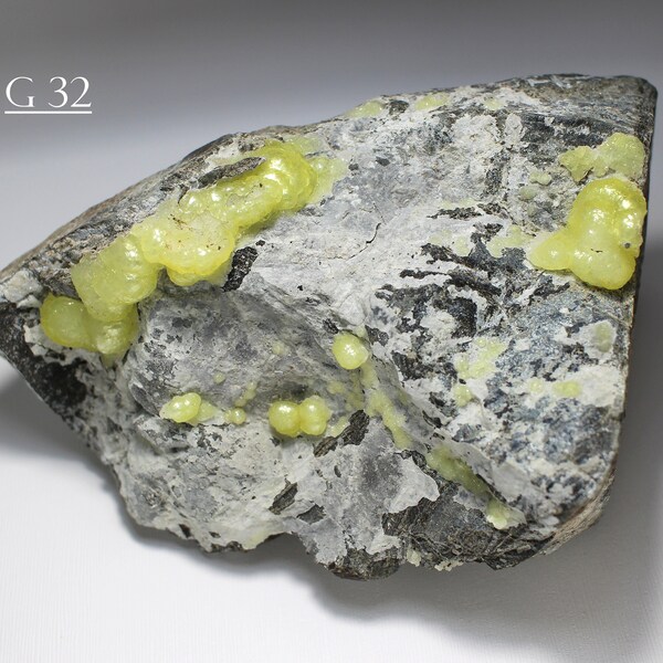 Brucite, Hydromagnesite, Serpentinite - Big and Bright Lemon-Yellow Brucite Crystals, on Matrix, from Pakistan