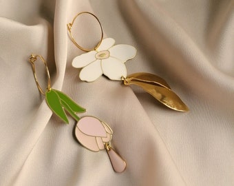 Asymetrical daisy and tulip earrings bathed in 24k gold, made by hand in Paris, France