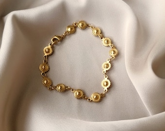 Simple yet elegant bracelet bathed in 24k gold or silver, made by hand in Paris, France