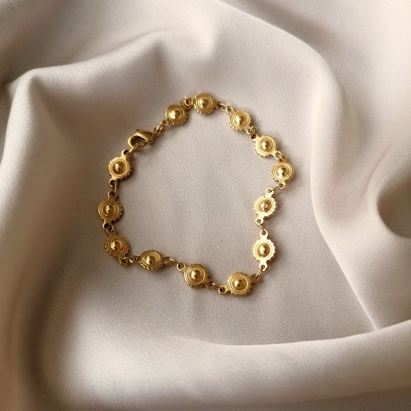 Simple yet elegant bracelet bathed in 24k gold or silver, made by hand in Paris, France