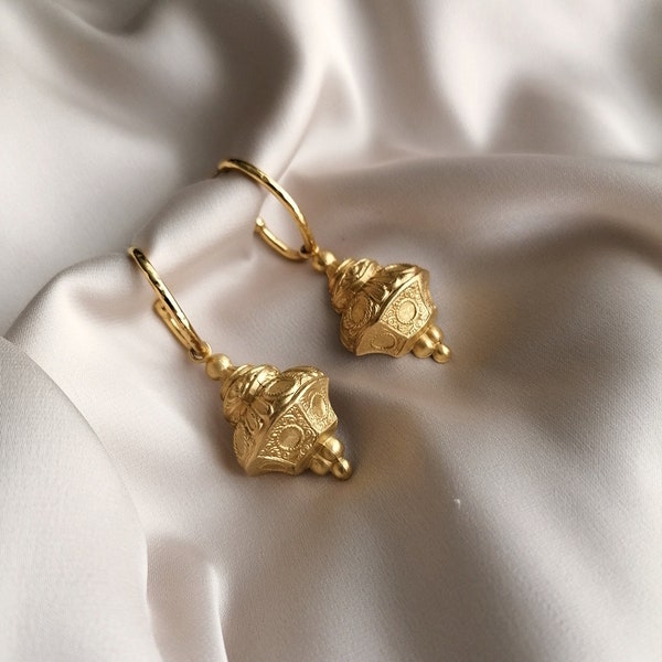 Vintage victorian hoop earrings bathed in 24k gold or silver, made by hand in Paris, France