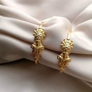 Vintage roman hammered hoop earrings bathed in 24k gold or palladium, made by hand in Paris, France image 3