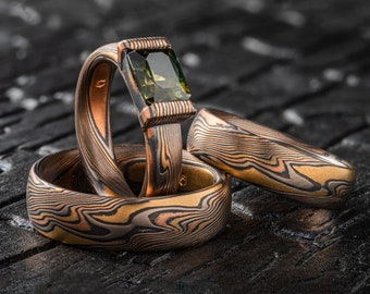 Woodsy Mokume Gane Ring Set in Firestorm Palette und Twist Muster mit Montana Saphir